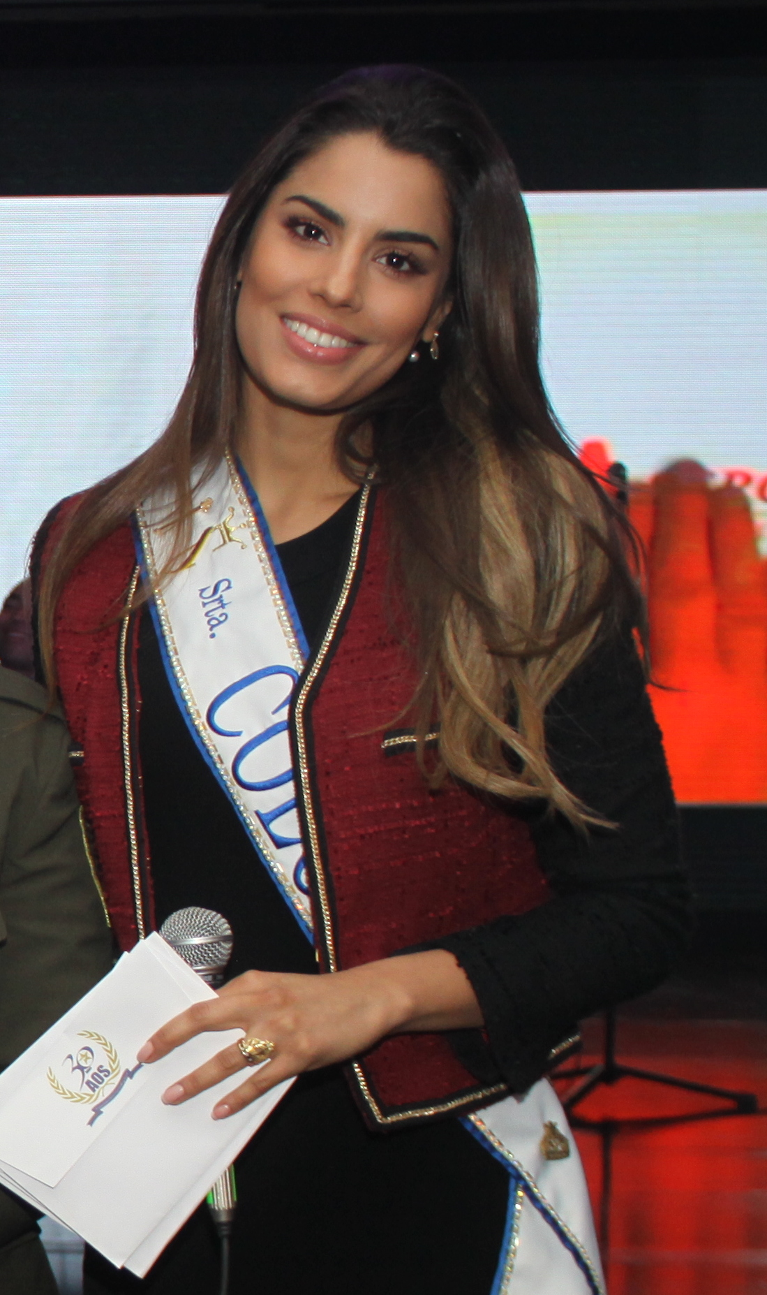 Ariadna Gutiérrez z szarfą Miss Kolumbii podczas wydarzenia w październiku 2015 roku