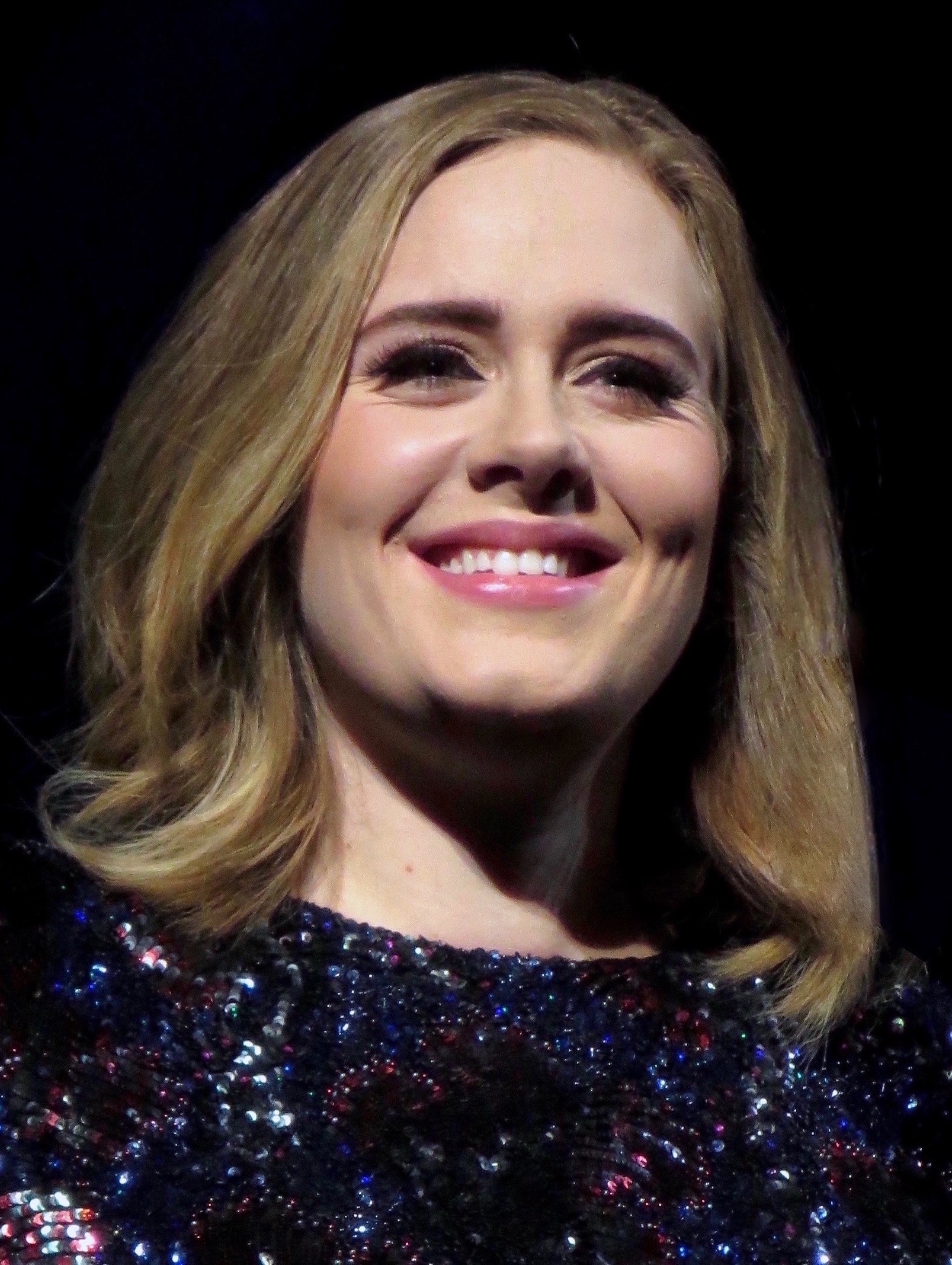 Adele podczas występu na SSE Hydro w Glasgow 26 marca 2016 roku, ilustracja do odcinka Carpool Karaoke ze stycznia 2016