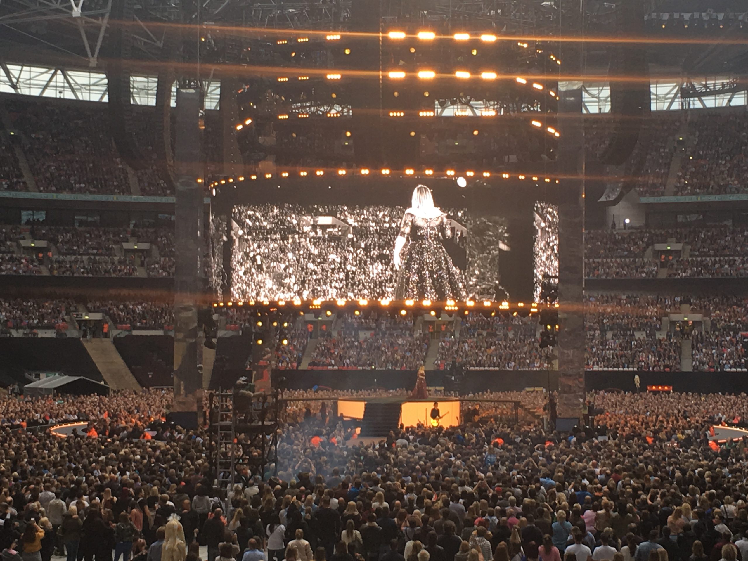 Adele podczas koncertu na stadionie Wembley 29 czerwca 2017 roku. Zdjęcie ilustracyjne, nie z gali Grammy 2016.