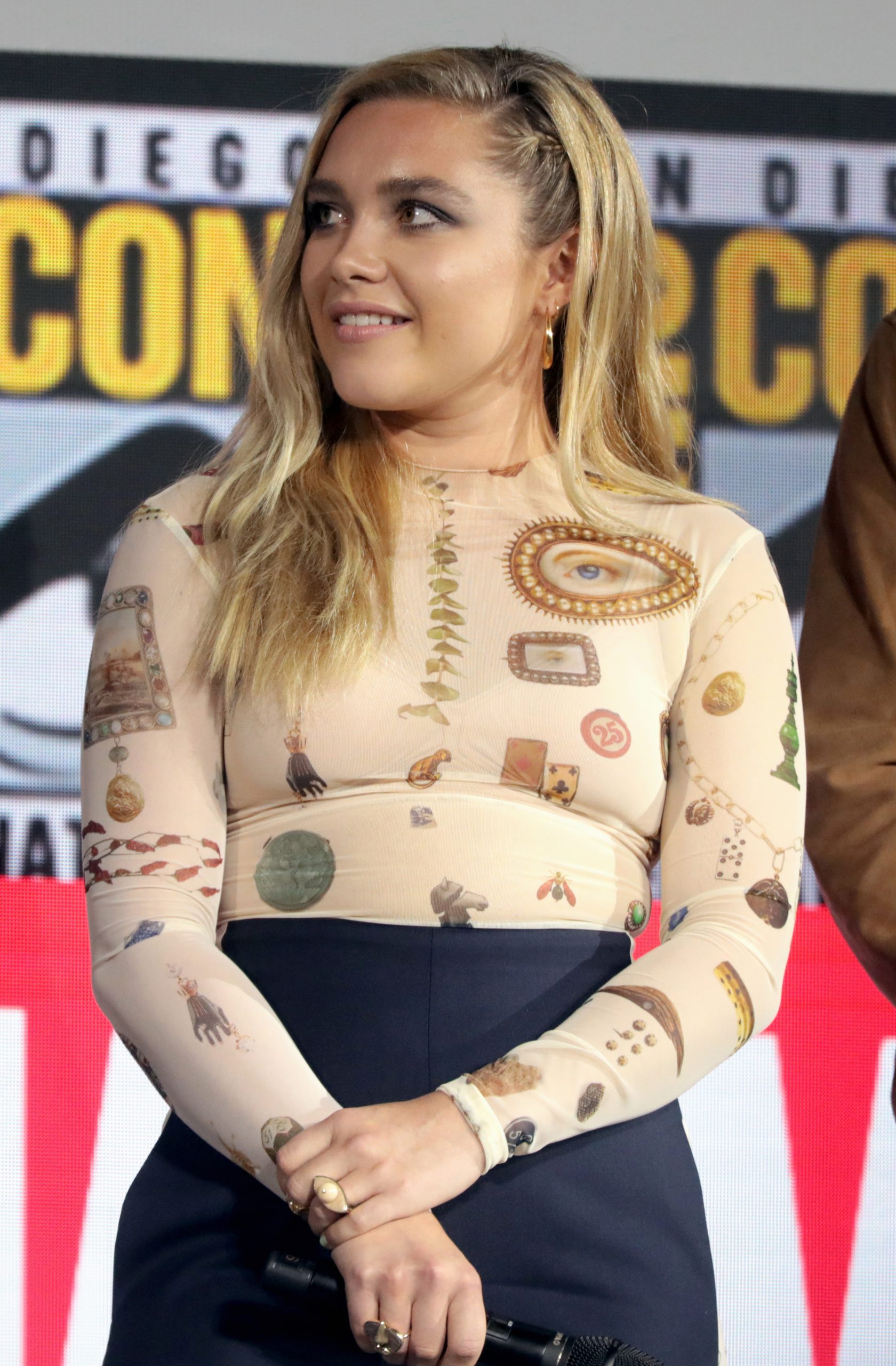 Florence Pugh na Comic-Con w San Diego 20 lipca 2019 roku, podczas roku premiery horroru Midsommar