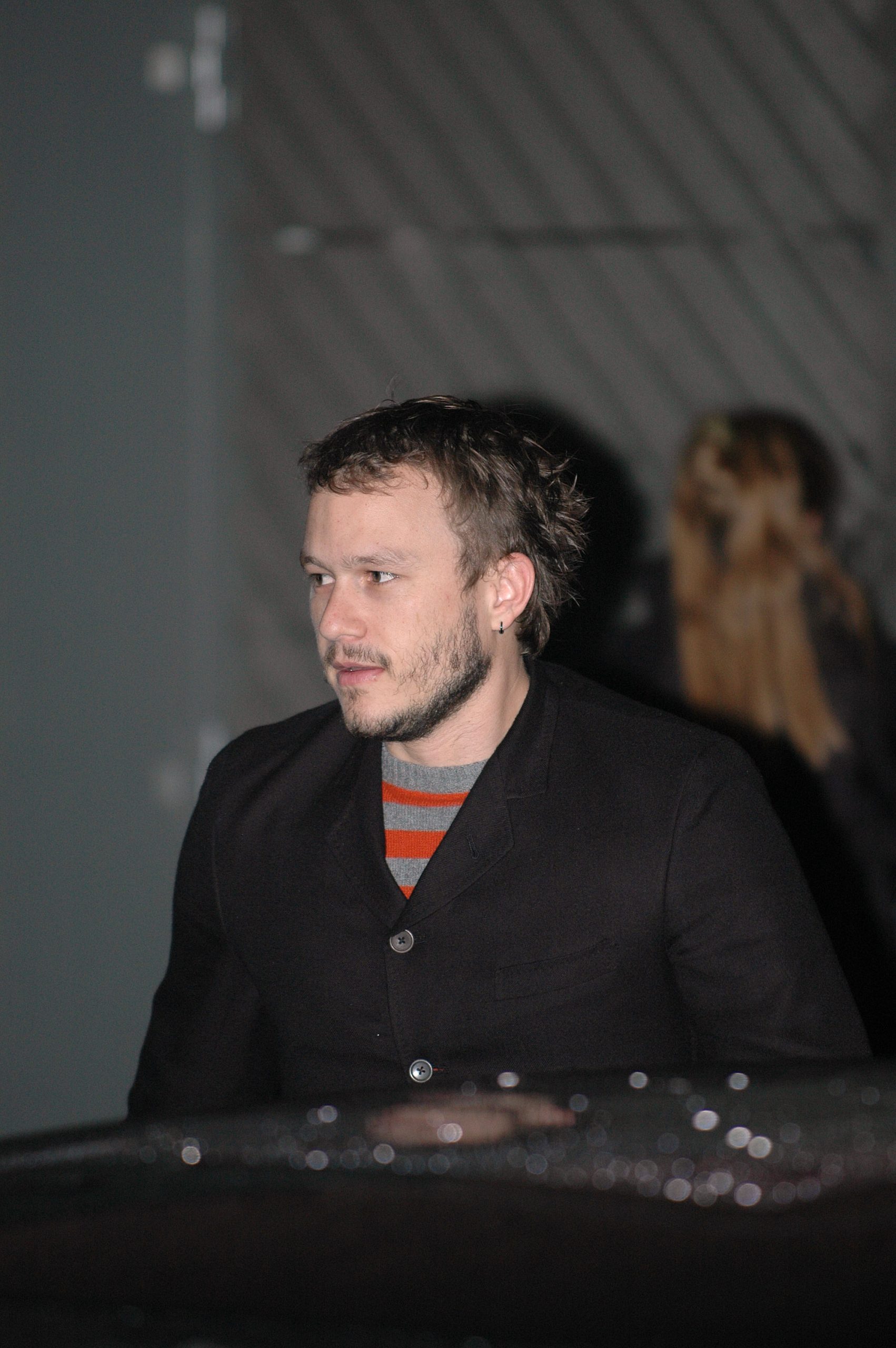 Heath Ledger podczas konferencji filmu Candy na festiwalu Berlinale 15 lutego 2006 roku. Fotografia archiwalna sprzed roli Jokera.