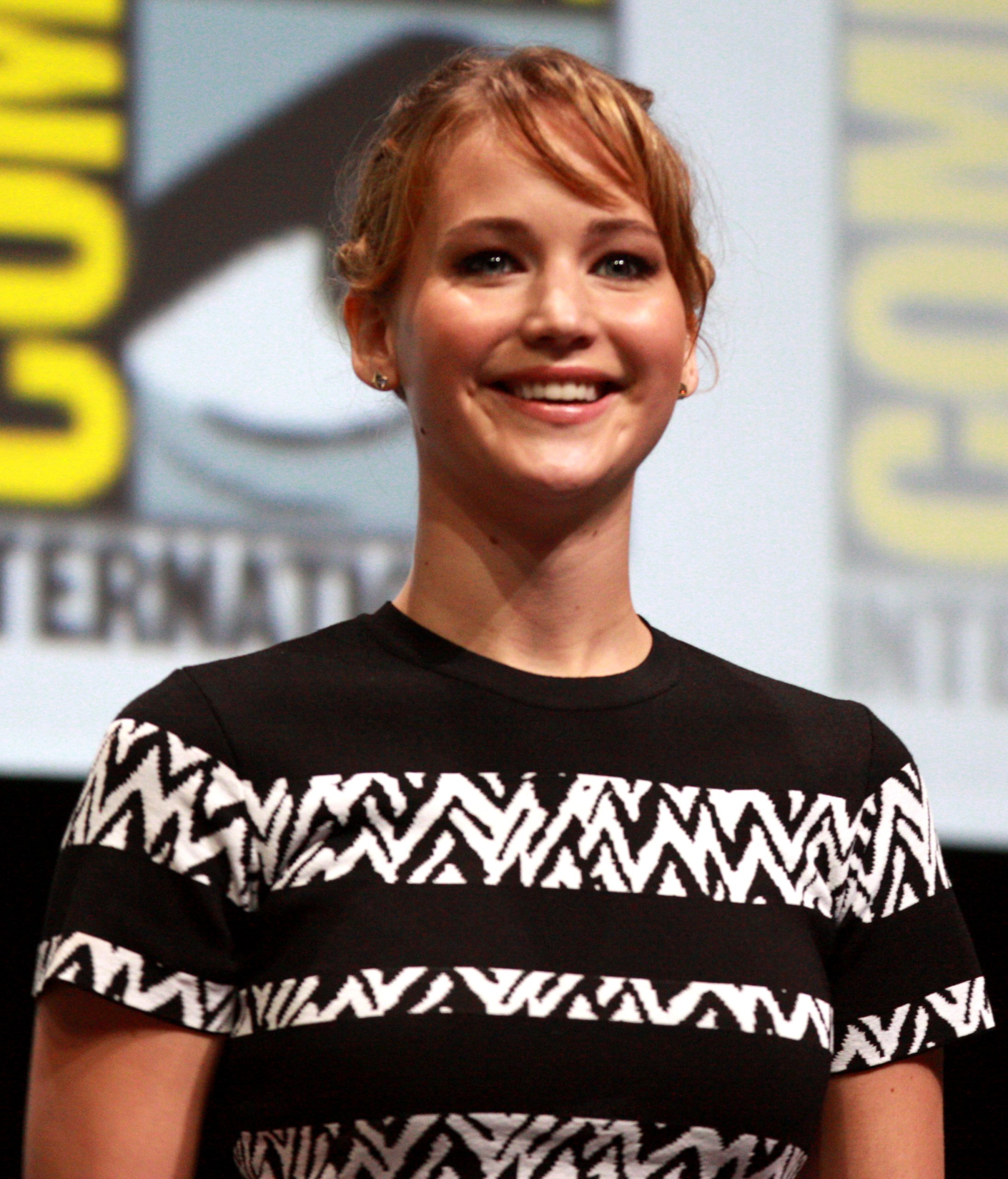 Jennifer Lawrence podczas Comic-Con w San Diego 20 lipca 2013 roku, fotografia z okresu promowania Igrzysk śmierci