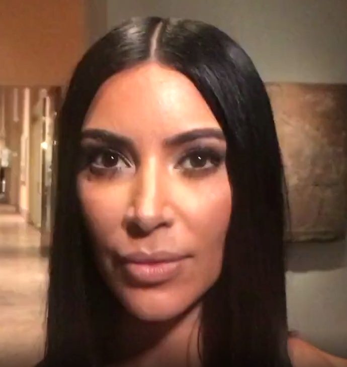 Kim Kardashian podczas gali Met Gala w Nowym Jorku w 2017 roku, fotografia ilustracyjna do sporu o suknię Marilyn Monroe