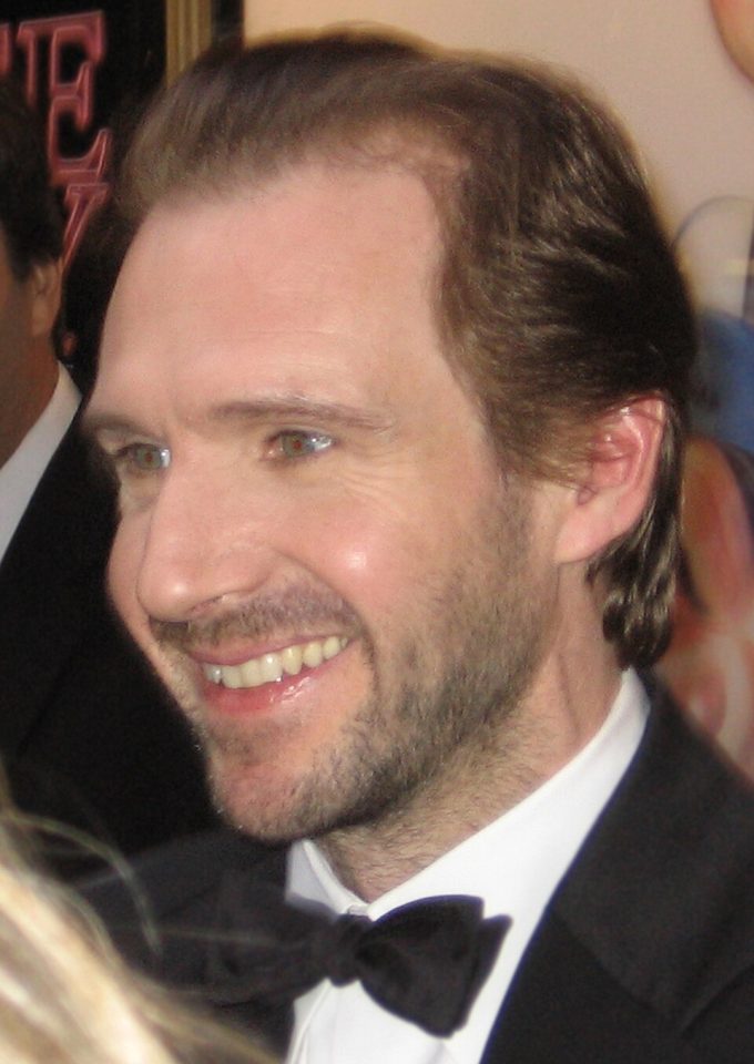 Ralph Fiennes po przedstawieniu Faith Healer w 2006 roku, aktor roli Gustave H. w Grand Budapest Hotel