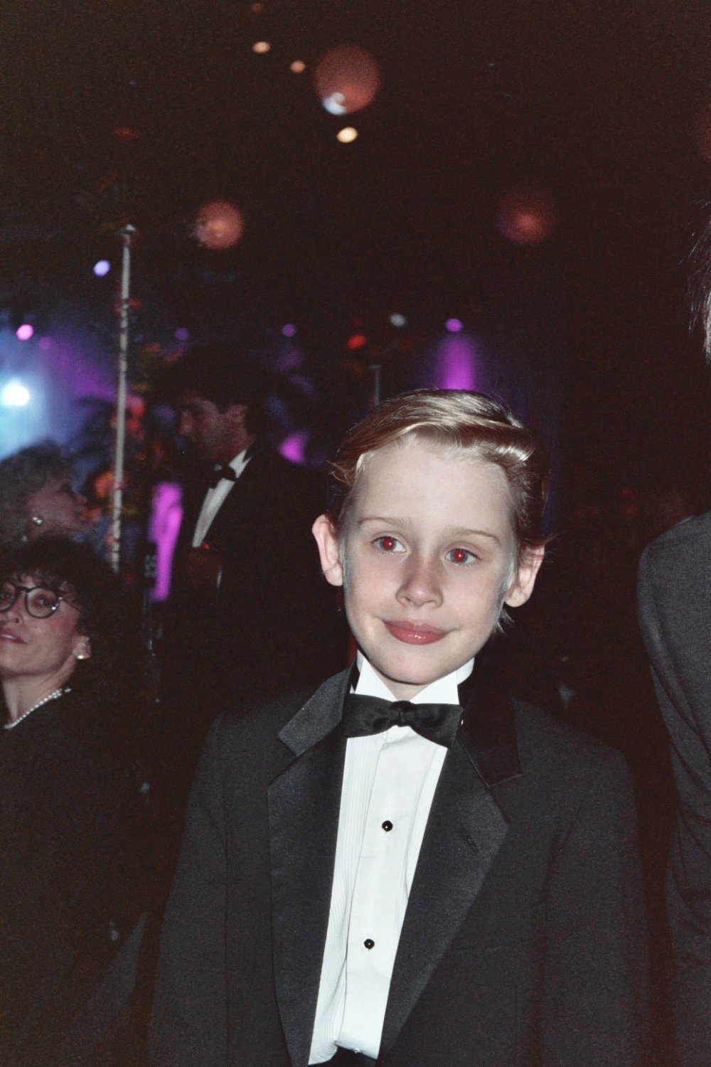 Macaulay Culkin na przyjęciu po gali Emmy w 1991 roku, historyczne zdjęcie z okresu popularności Kevina samego w domu