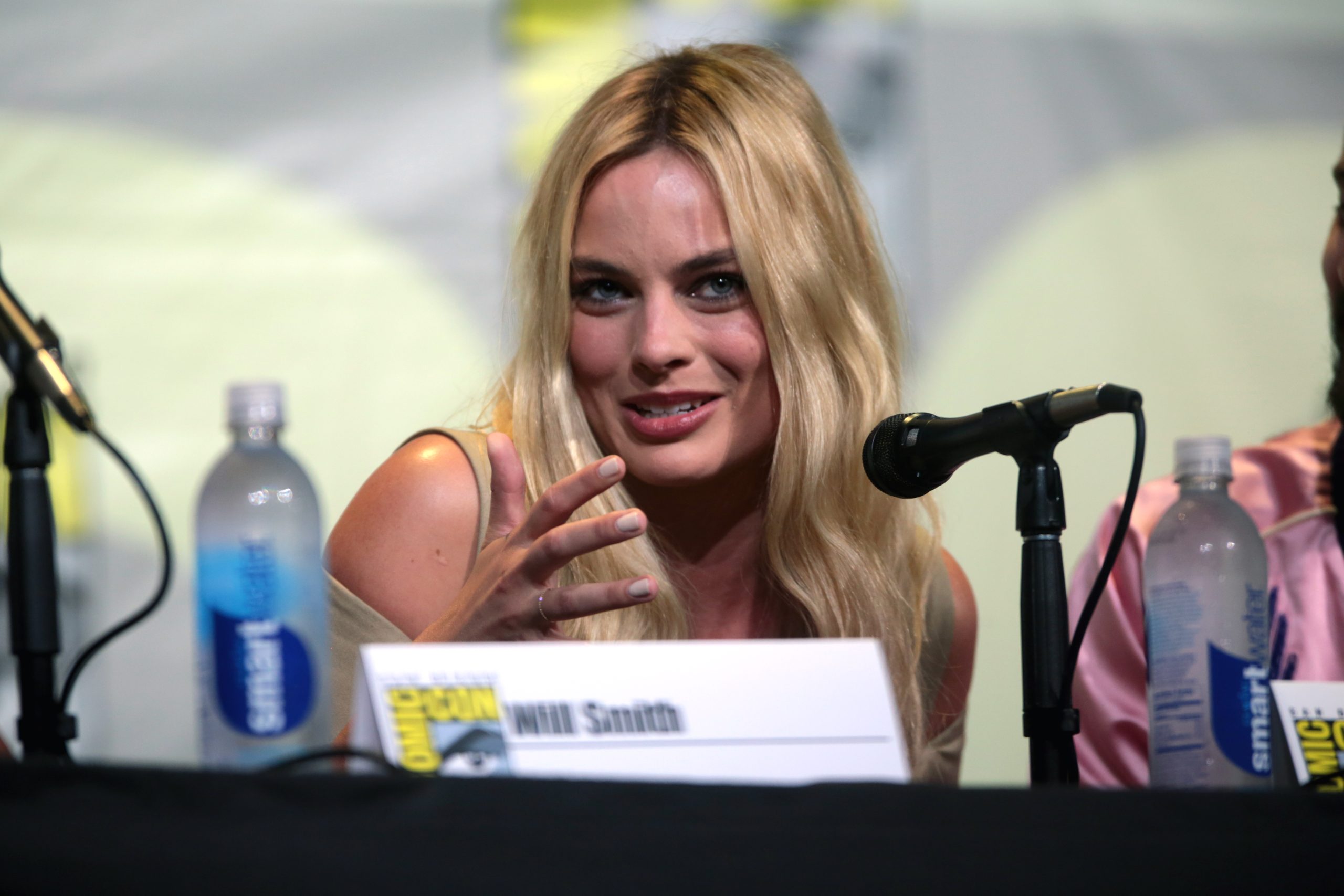 Margot Robbie podczas Comic-Con w San Diego w 2016 roku, fotografia ilustracyjna