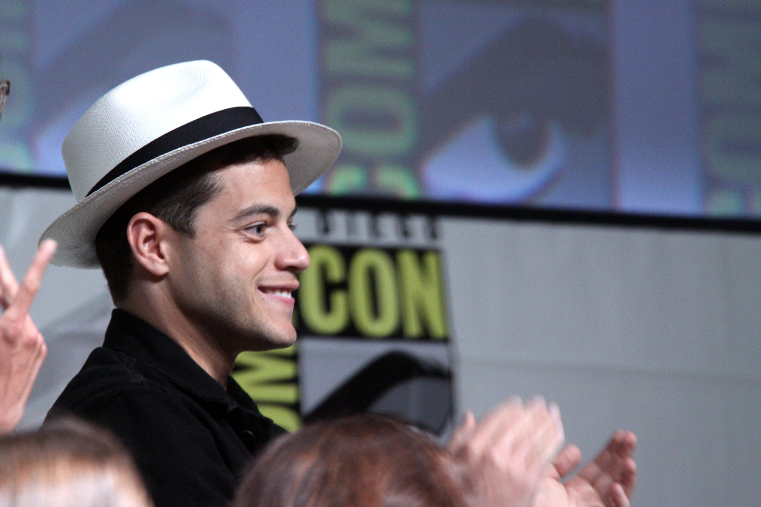 Rami Malek na Comic-Con w San Diego w lipcu 2012 roku, fotografia ilustracyjna do roli Freddiego Mercury'ego
