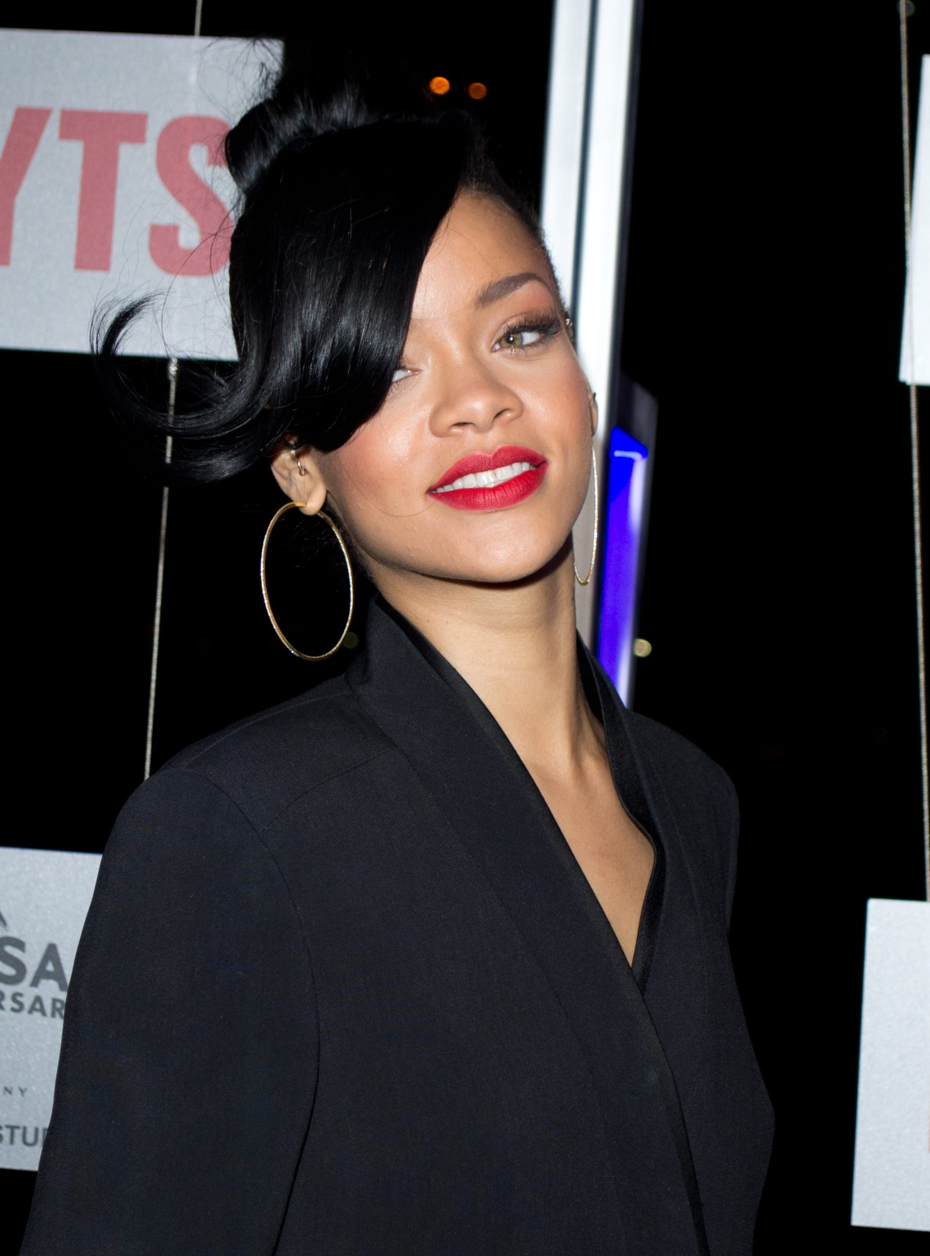 Rihanna na australijskiej premierze filmu Battleship w Sydney 10 kwietnia 2012 roku, fotografia ilustracyjna do przeboju Umbrella